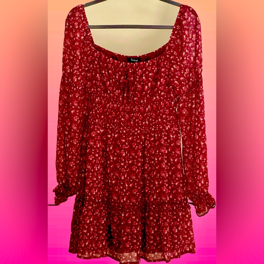 Light Flowery dress long sleeve above the knee